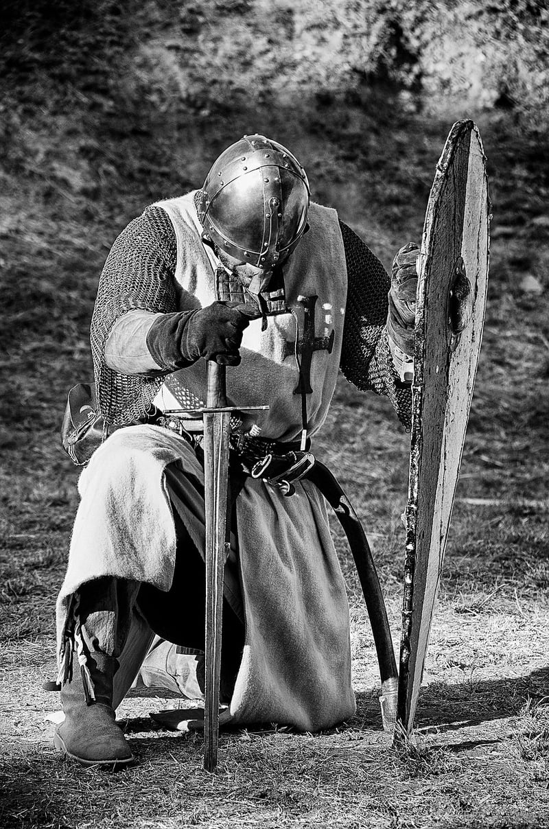 Knight Fighting Dragon